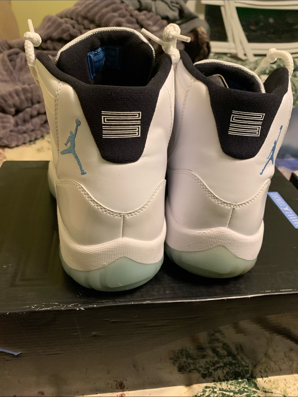 Jordan 11 men’s White High-Top Sneakers carolina blue - Picture 3 of 8